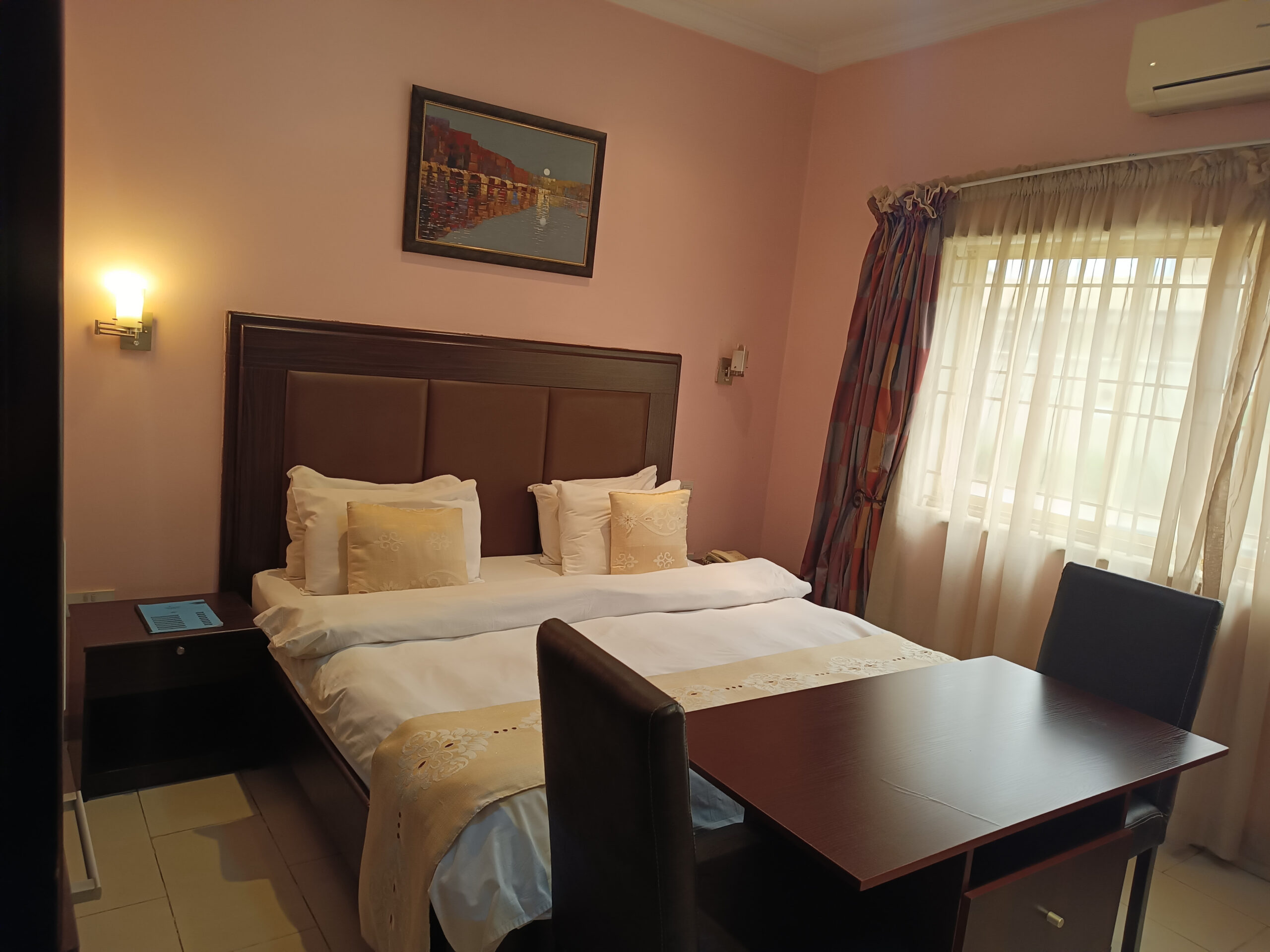 Royal Suites Photo 4